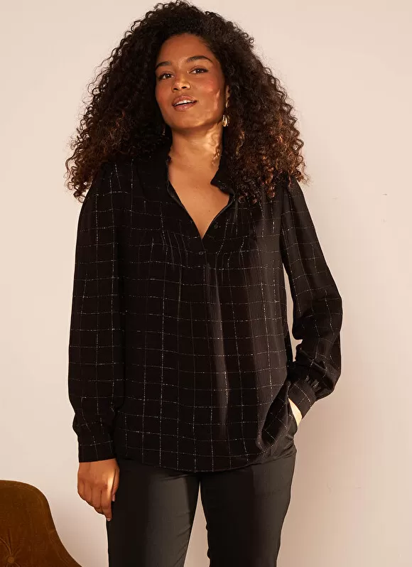 Shop Sud Express Blouse A Col Monte Avec Volant Noir Blouisa
