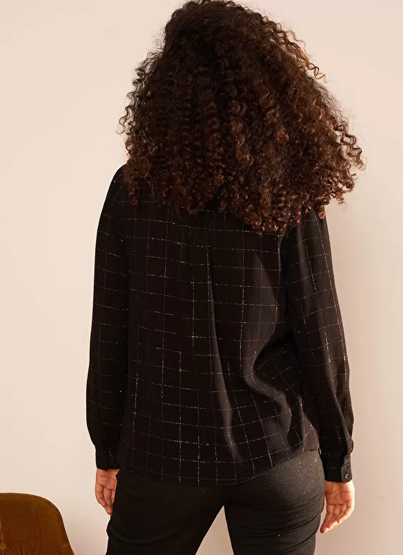 Shop Sud Express Blouse A Col Monte Avec Volant Noir Blouisa