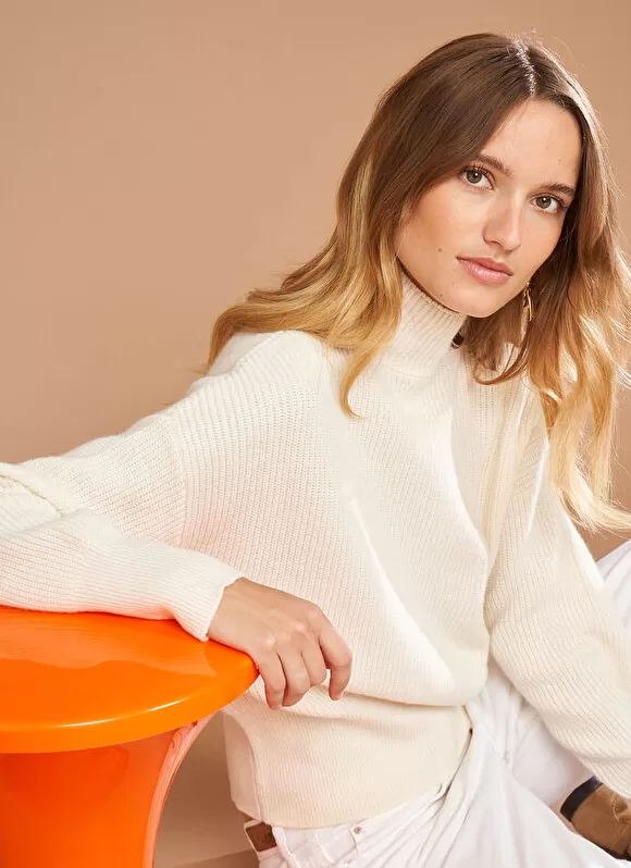 Flash Sale Sud Express Pull Col Montant A Cotes, Volume Large Ecru Maemi