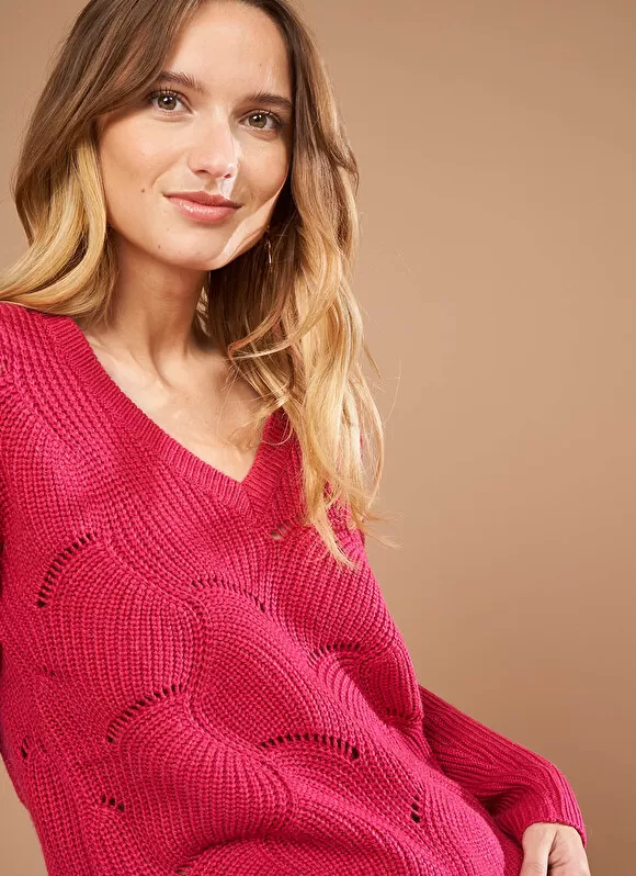Shop Sud Express Pull Col V Au Tricotage Ajoure Framboise Matido